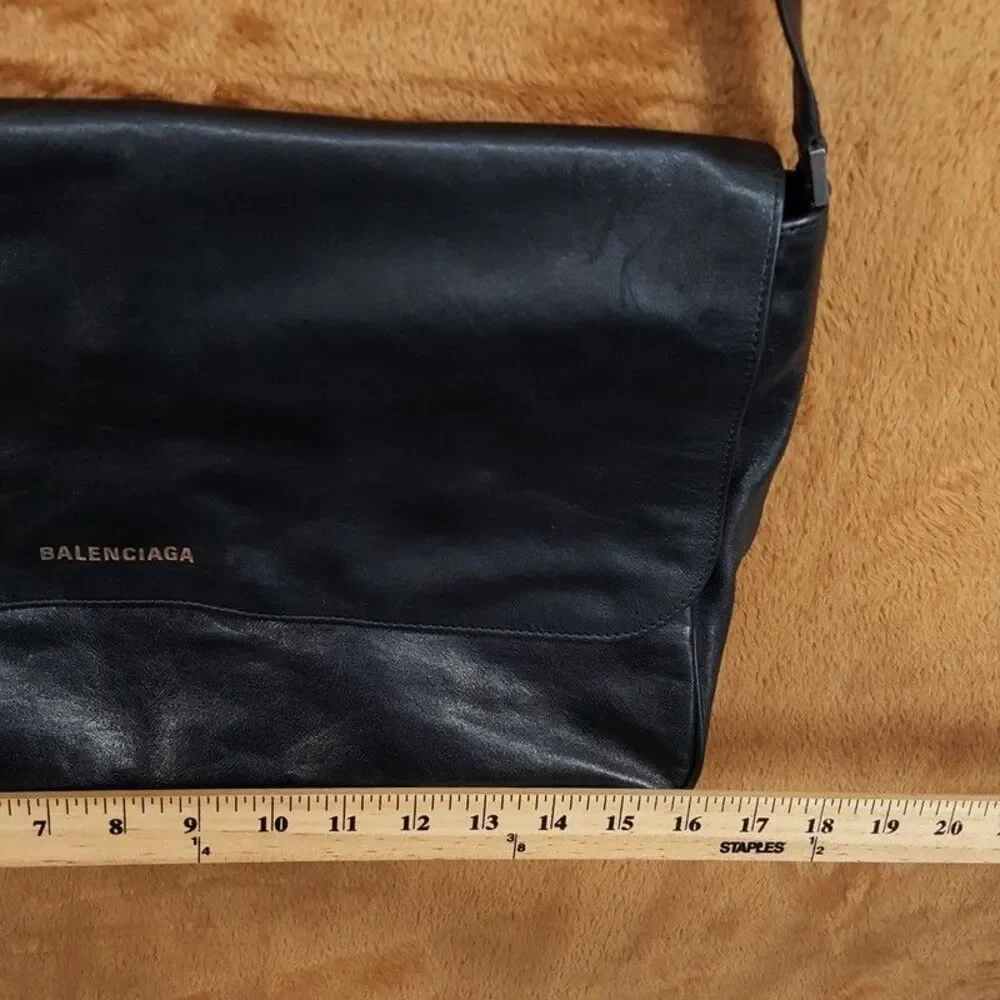 BALENCIAGA Large Black Leather Agneau Grungy Messenger Bag Crossbody $2290